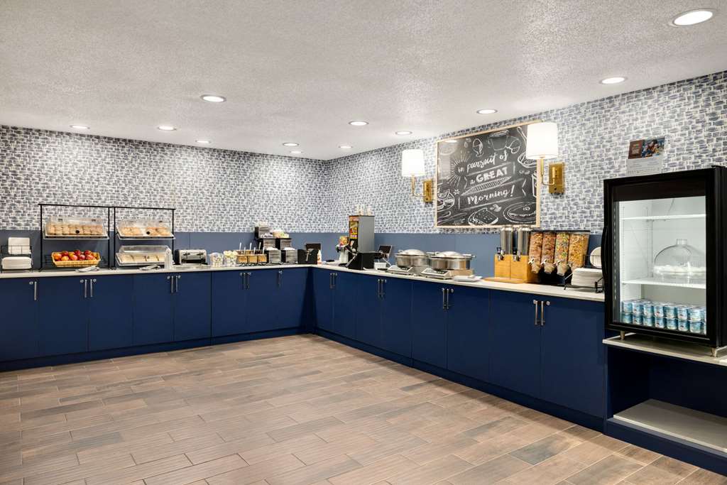AmericInn by Wyndham Grand Rapids Airport North - photo 31