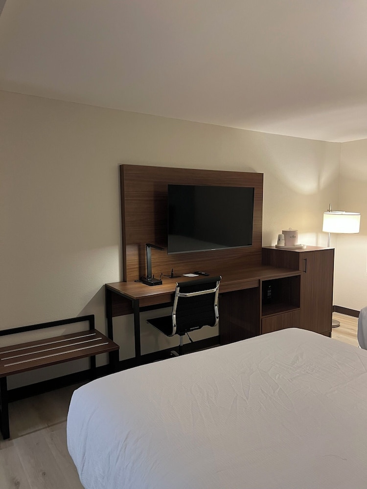 Wingate by Wyndham Dublin Near Claytor Lake State Park - photo 10