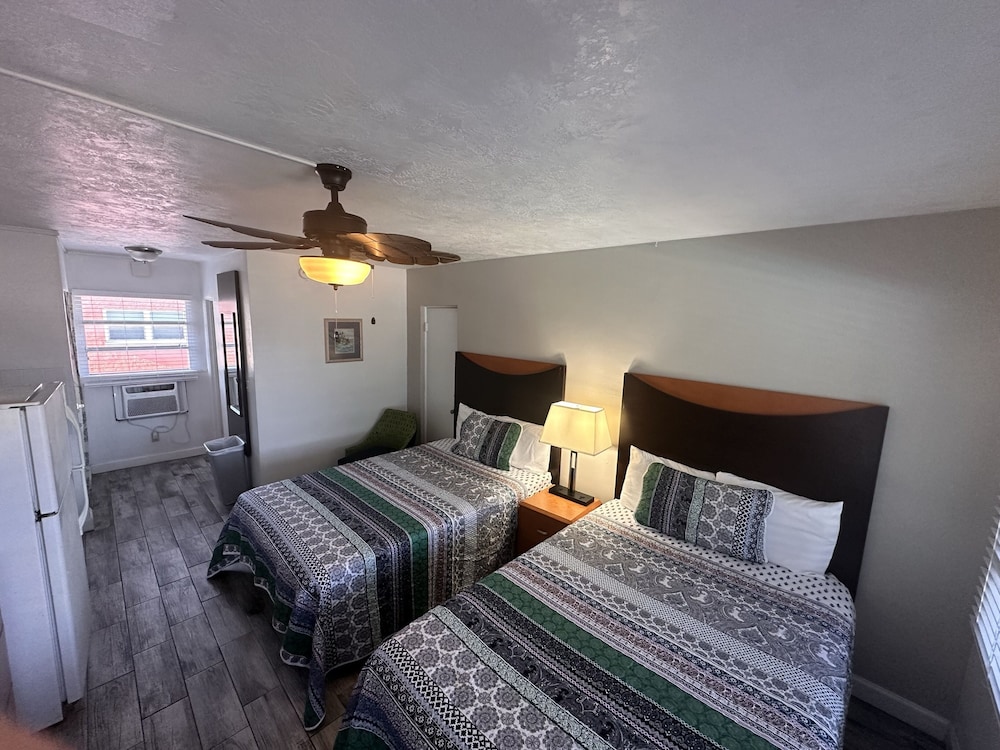 Malibu Resort Motel - photo 13