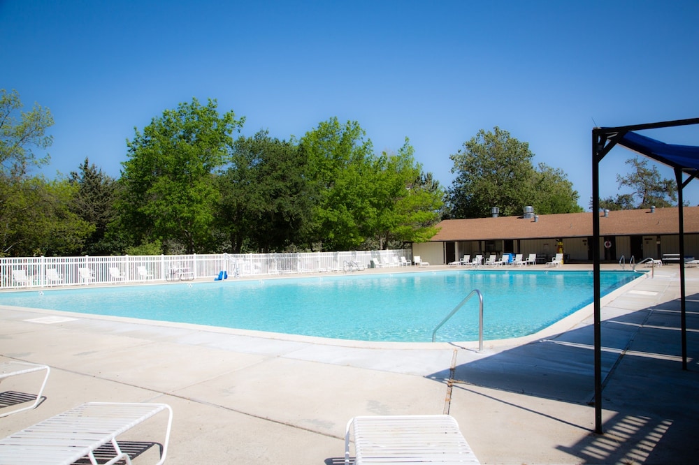 Morgan Hill RV Resort Campsite - photo 8