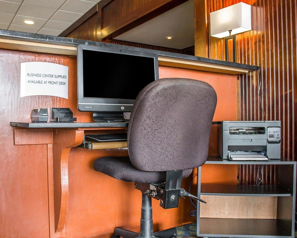 Wilkes Barre Inn and Suites - photo 11