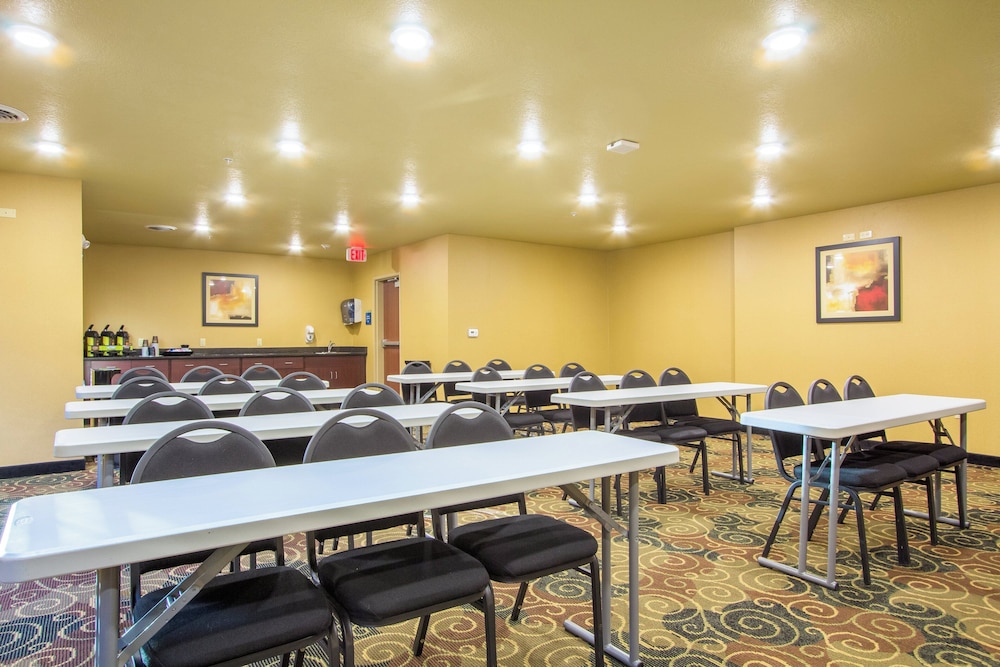 Cobblestone Inn & Suites Corry - photo 45