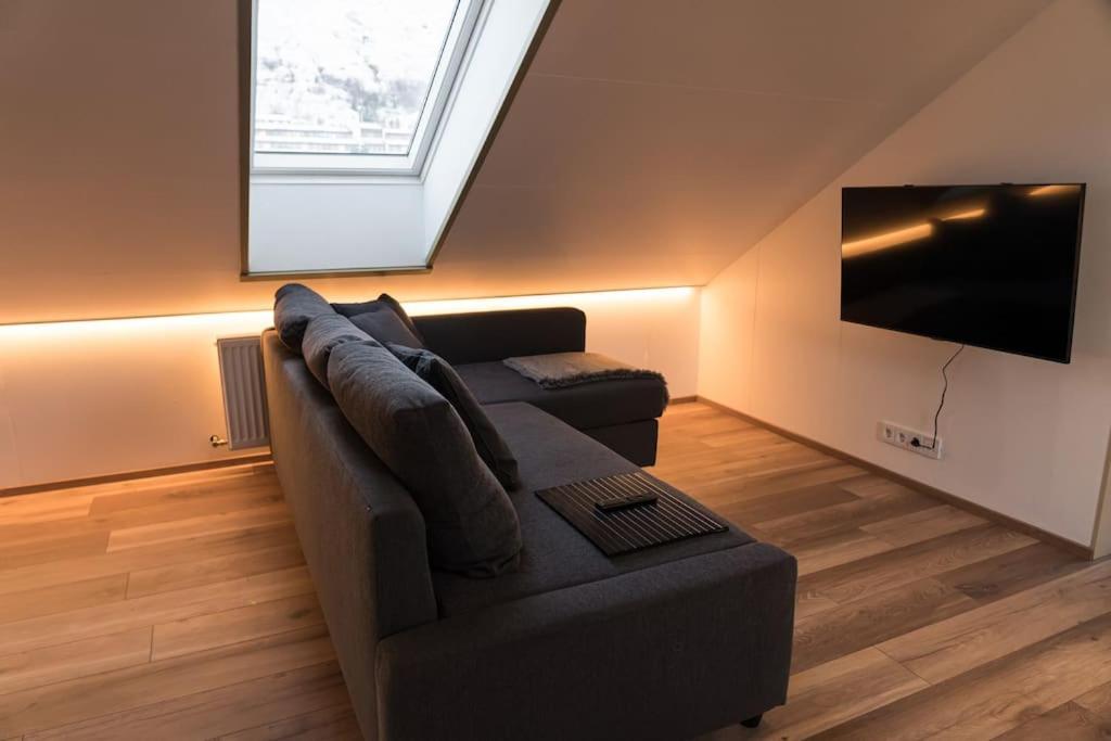 Scenic Penthouse Ocean view & skylight windows
