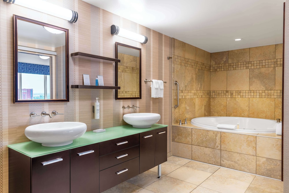 Hampton Inn & Suites Madison Downtown - photo 28
