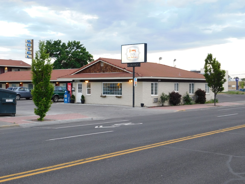 Sunland Inn - carbon neutral hotel in Moses Lake