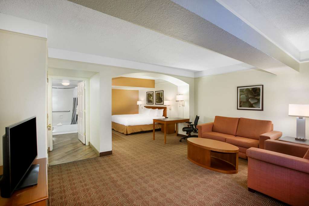 La Quinta Inn by Wyndham Austin Capitol Downtown - photo 25