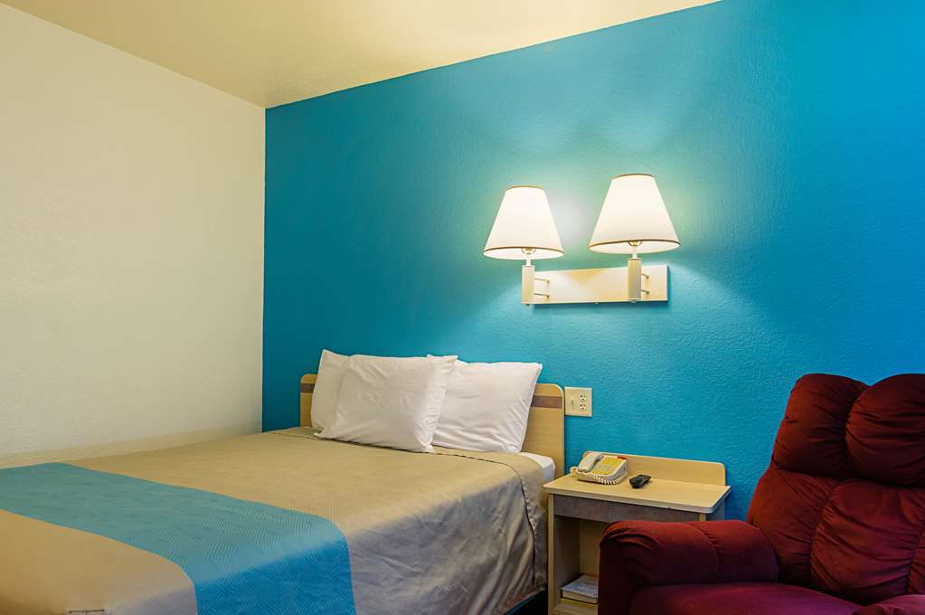 Motel 6 Mitchell SD - photo 20