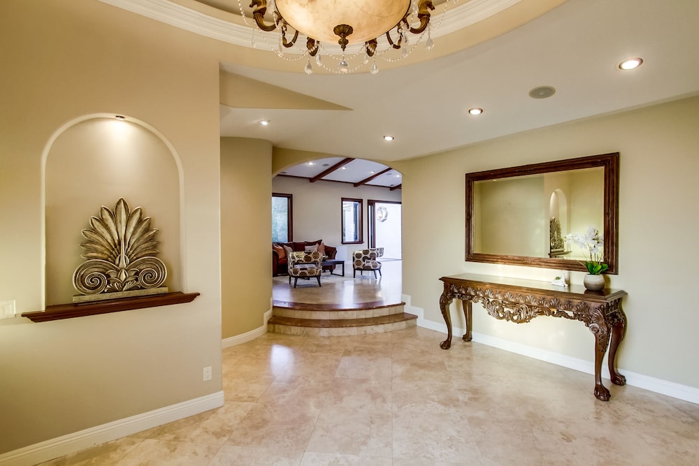 Tropical 5BR La Jolla Retreat by NamaStay - photo 21