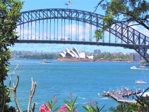 Sydney Stage Opera House & Harbour Bridge From Your Window — 4-Star Luxury Hotel in Sydney, Australia