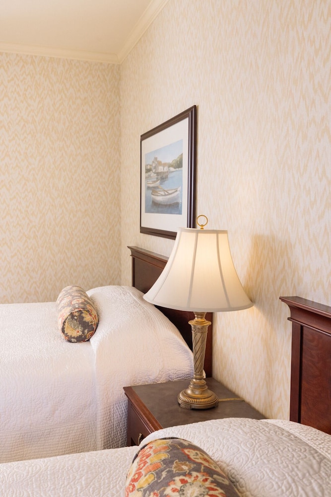 Fairhaven Village Inn - photo 26
