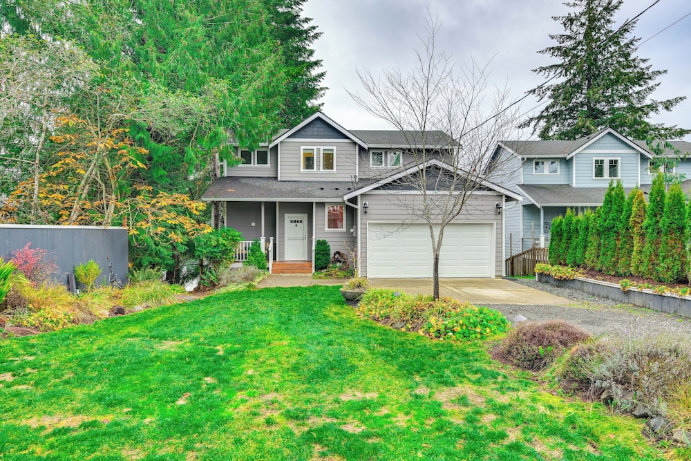 Lakefront Gem w Deck & Grill in Shelton — hotel in Shelton