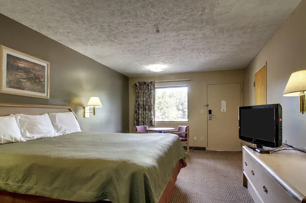 Super 8 Durant - photo 16