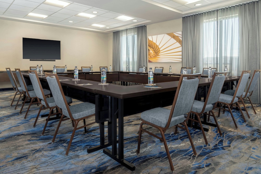 Fairfield by Marriott Inn & Suites Kansas City at The Legends - photo 31