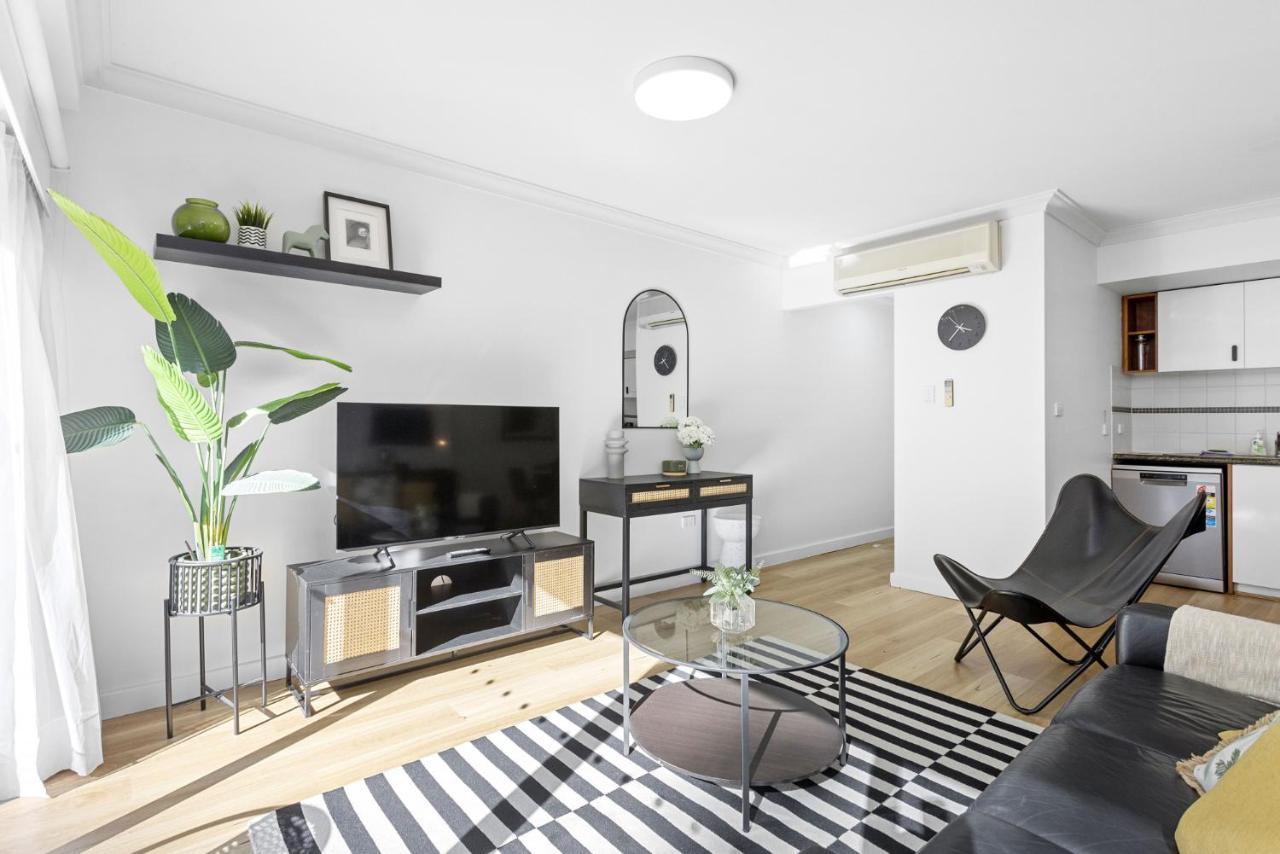 Urban Boho Chic Renovated 2BR with Balcony — 4-Star Luxury Hotel in Perth, Australia