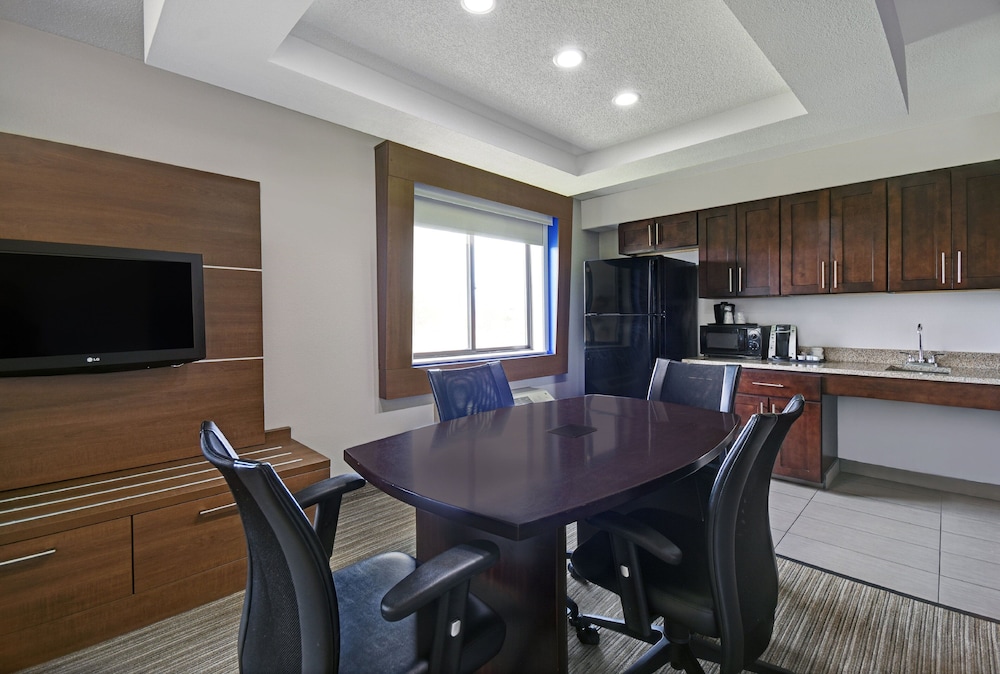 Holiday Inn Express Marshall by IHG - photo 6