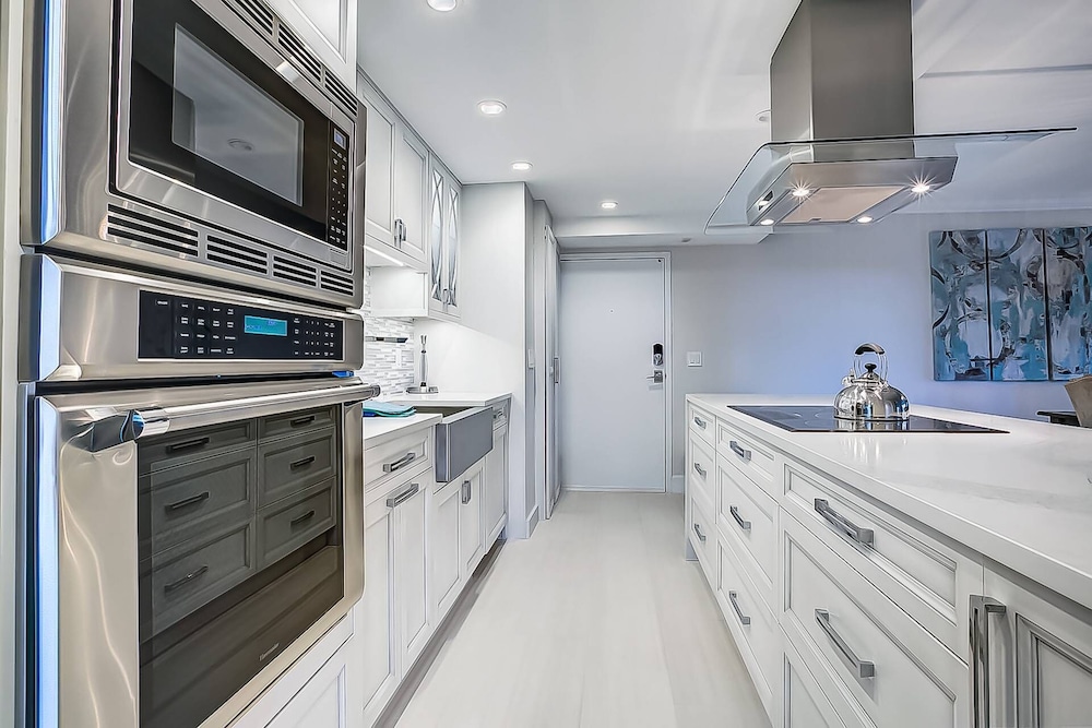 Harbor Towers 4th Fl Modern 3BR With Den - photo 10