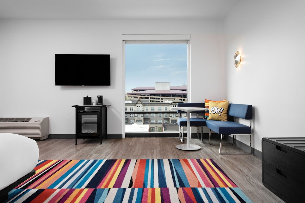 Aloft Kansas City Country Club Plaza - photo 8