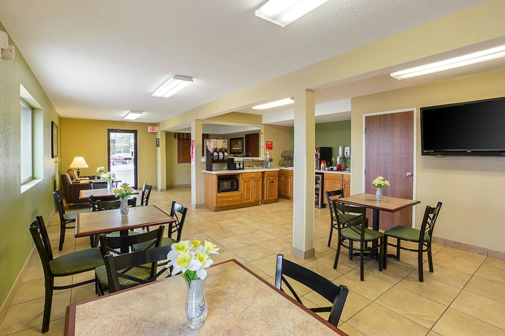 Rodeway Inn and Suites Kearney - photo 20