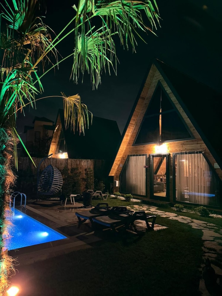 Teona Kartepe Bungalov — 4-Star Luxury Hotel in Kosekoy, Turkey
