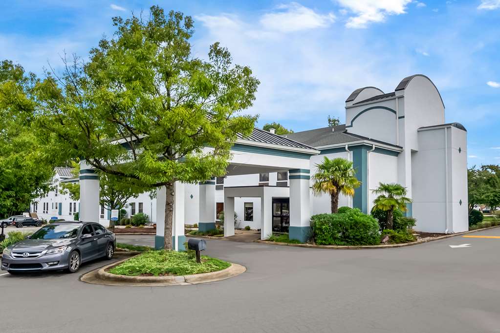Clarion Pointe Apex Holly Springs — hotel in Apex
