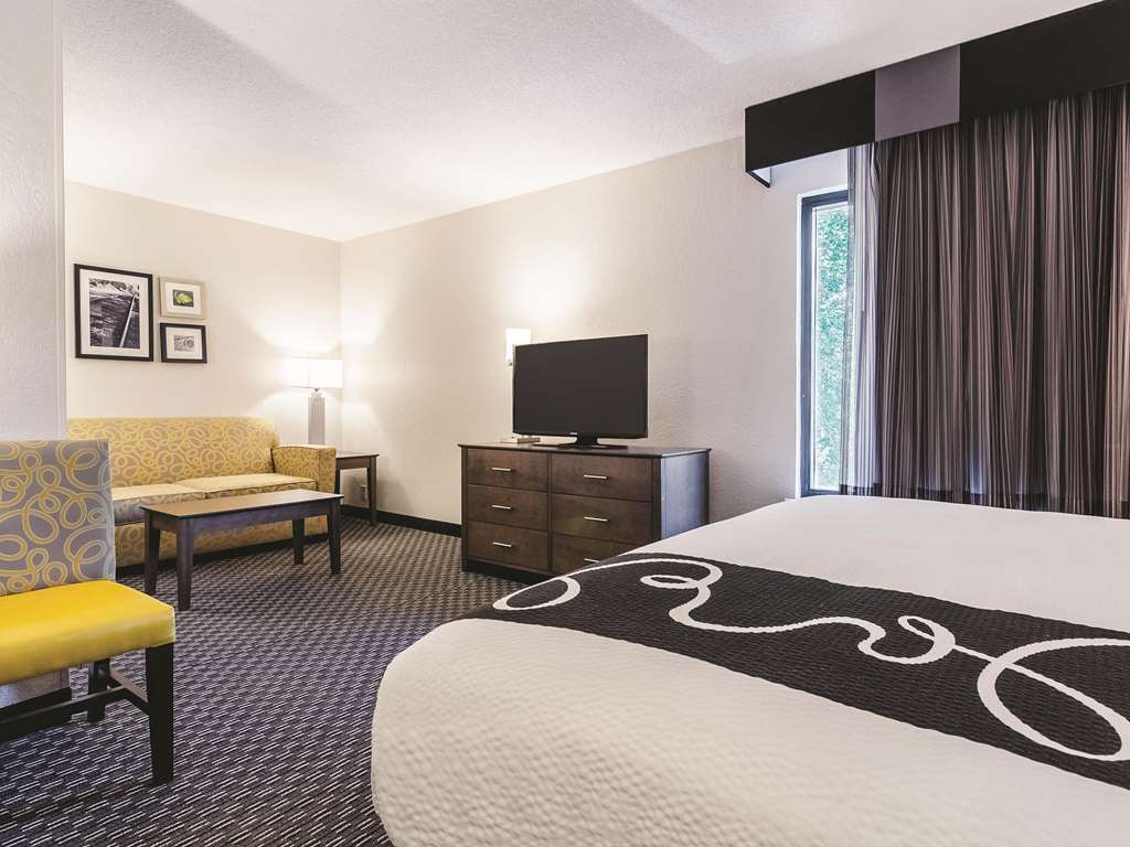 La Quinta Inn & Suites by Wyndham Myrtle Beach N Kings Hwy - photo 40