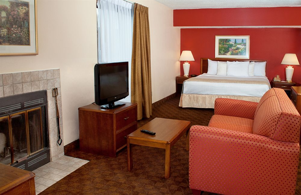 Hawthorn Suites by Wyndham Holland Toledo Area — hotel in Holland