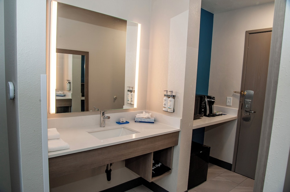Holiday Inn Express Airport Tucson by IHG - photo 31
