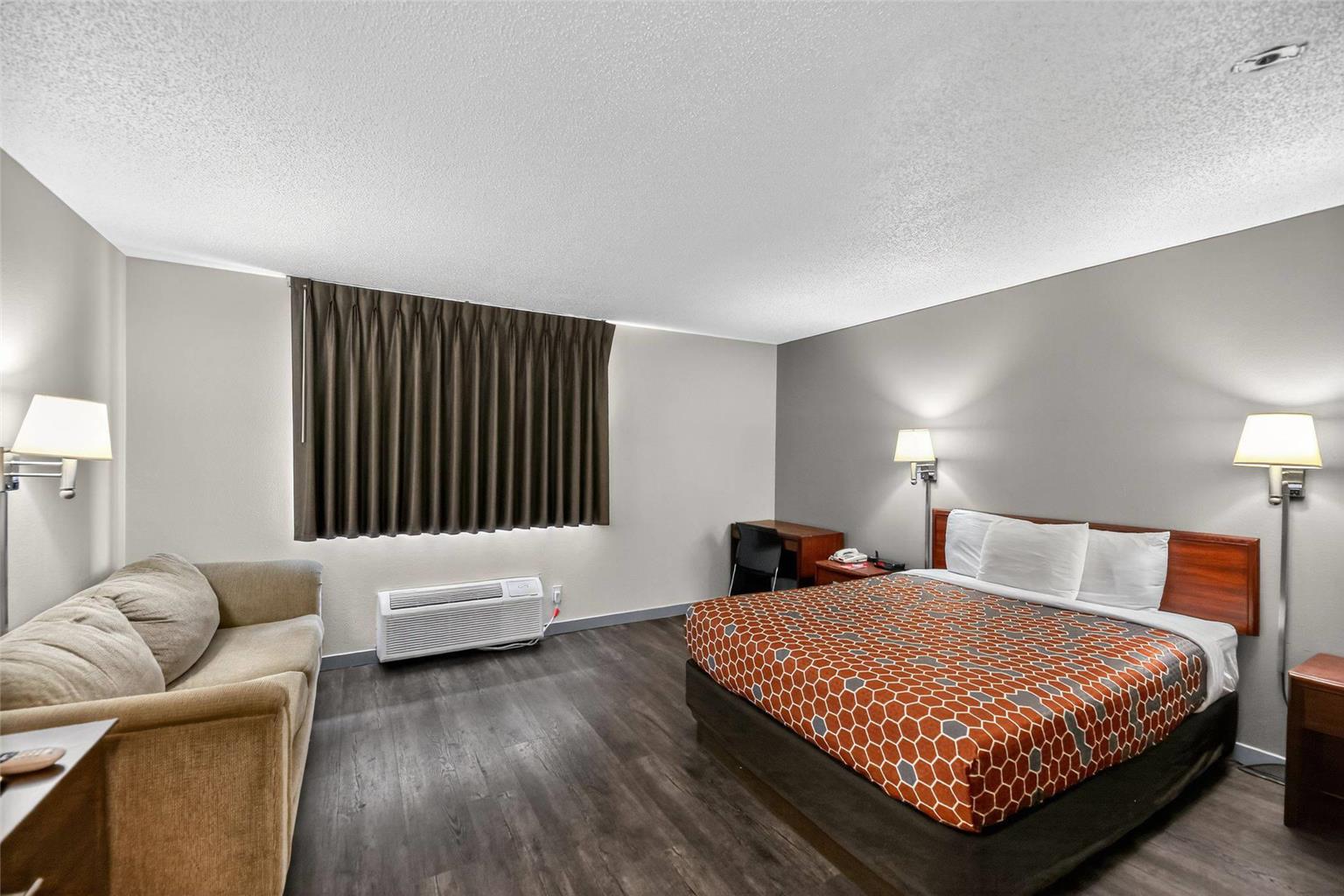 Econo Lodge Princeton - photo 33