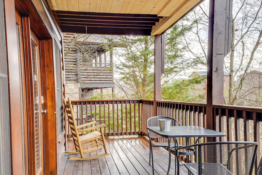 3 Mi To Dollywood Pigeon Forge Resort Studio - featured photo