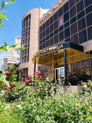 Golden Palace - carbon neutral hotel in Aktau