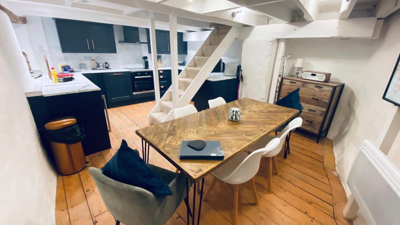 Spindrift Is A Beautiful Newly Refurbished Three Bedroom Private Family House Located On The Old Harbour And The Coastal Path In The Heart Of Beautiful Polperro — 4-Star Luxury Hotel in Polperro, United Kingdom