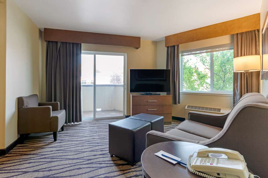 Comfort Inn & Suites Market Airport - photo 17
