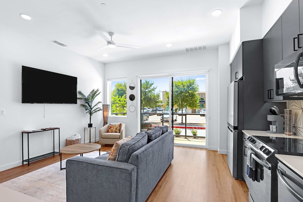 Relax in a Luxe Resort style Condo - photo 20