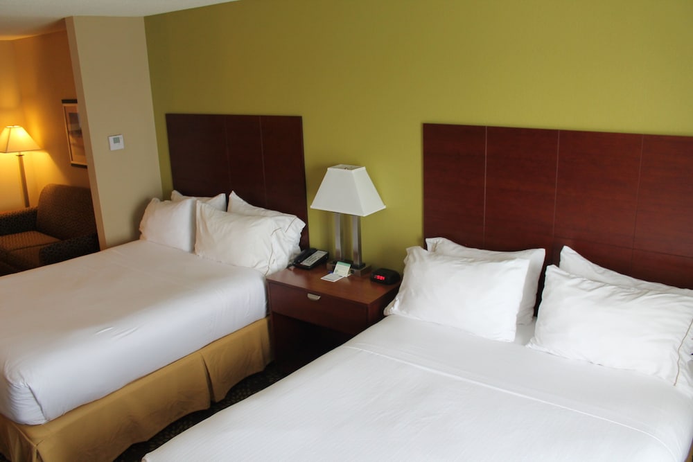 Holiday Inn Express & Suites Starkville by IHG - photo 11