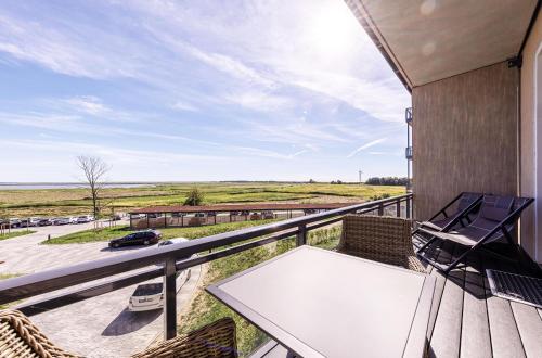 Wellenreiter 5 Sterne Ferienwohnung mit Südbalkon und Boddenblick — 4-Star Luxury Hotel in Wustrow, Germany