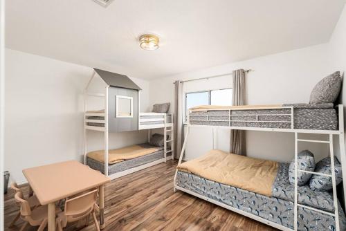 Spacious 4BR w Game Room 15 min to Seaworld — 4-Star Luxury Hotel in San Antonio, United States
