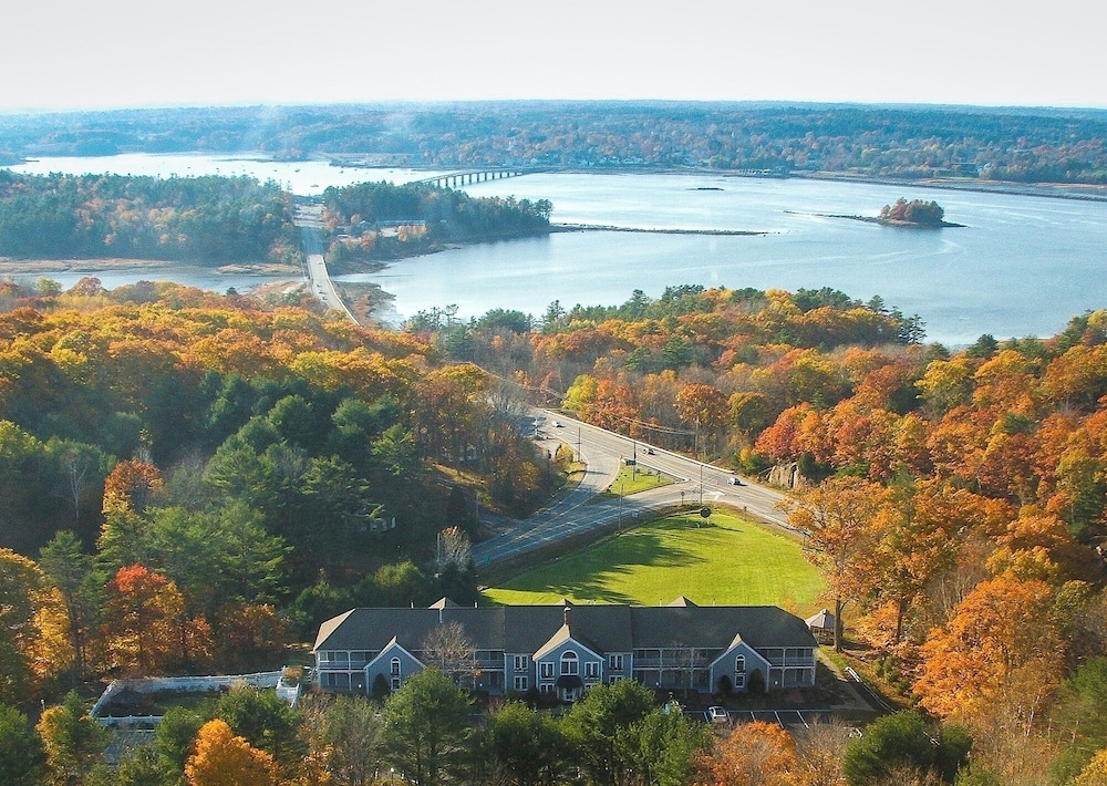 Cod Cove Inn Edgecomb - carbon neutral hotel in Boothbay Harbor