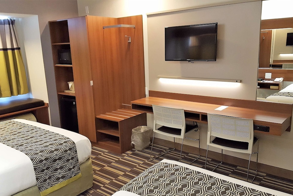 Microtel Inn & Suites by Wyndham Bellevue Omaha - photo 9