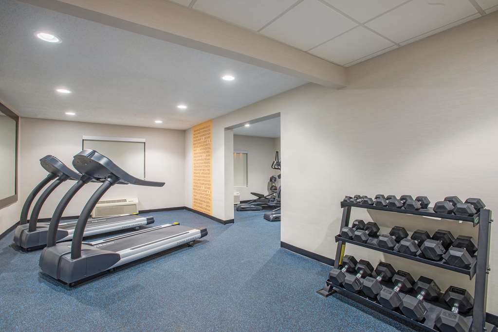 La Quinta Inn & Suites by Wyndham DC Metro Capital Beltway - photo 23