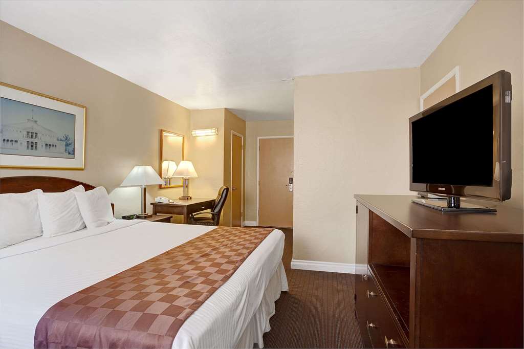 Travelodge by Wyndham Everett City Center - photo 8