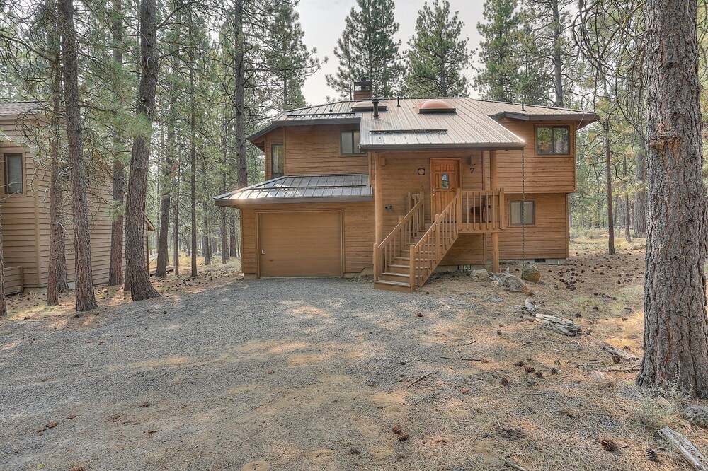 7 Cedar Private Cul de sac include Hot Tub with Forest View by RedAwning - photo 32