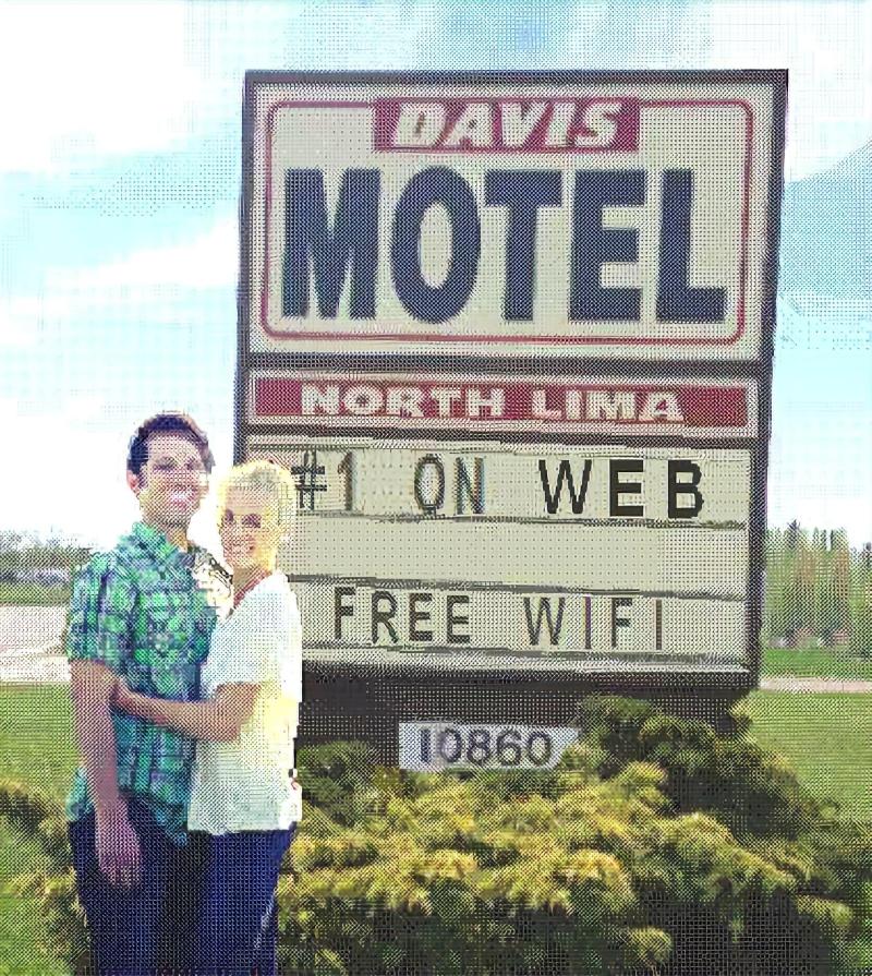 Davis Motel - carbon neutral hotel in Youngstown