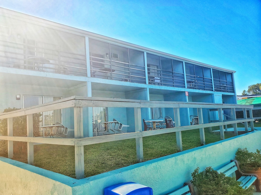 The Port Hotel & Marina - photo 31