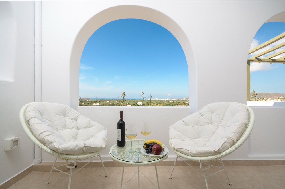 Villa With 2 Bedrooms in Naxos With Wonderful sea View Enclosed Gard — 4-Star Luxury Hotel in Naxos, Greece