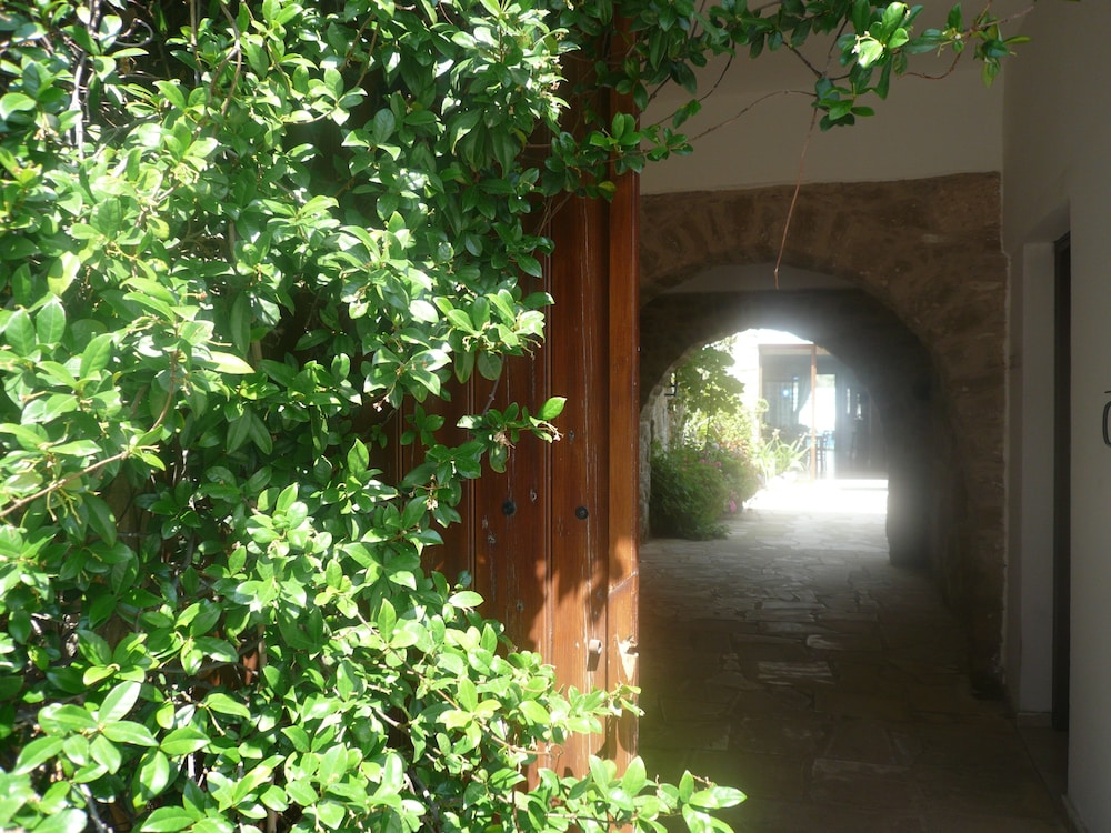 Esperando - carbon neutral hotel in Unknown City