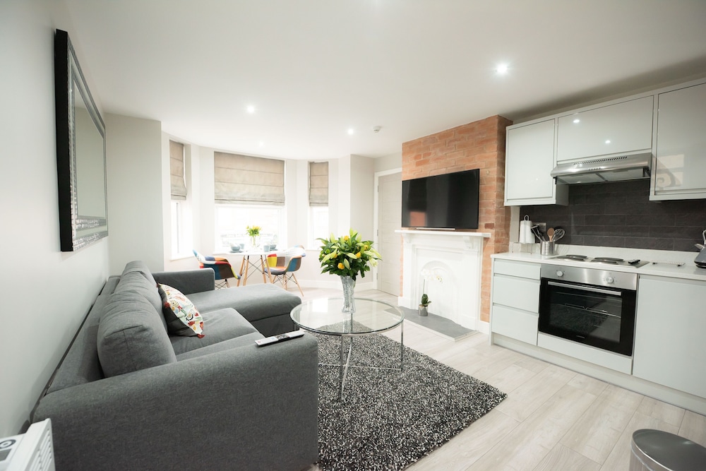 Laurel House — 4-Star Luxury Hotel in Reading, United Kingdom