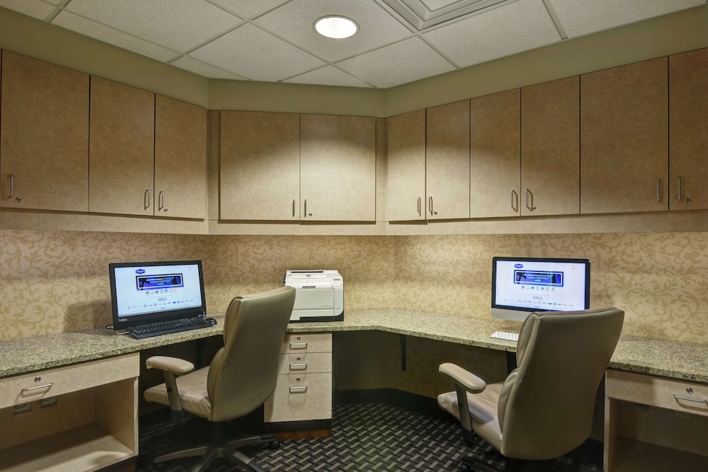 Hampton Inn and Suites New Hartford Utica - photo 41