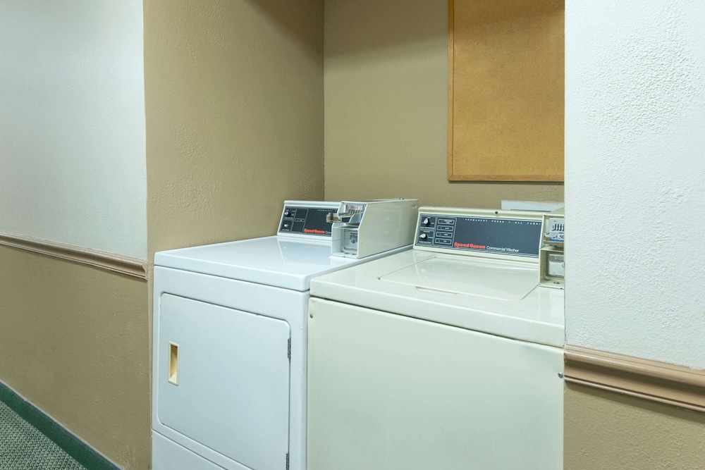 Super 8 by Wyndham Poplar Bluff Missouri - photo 14