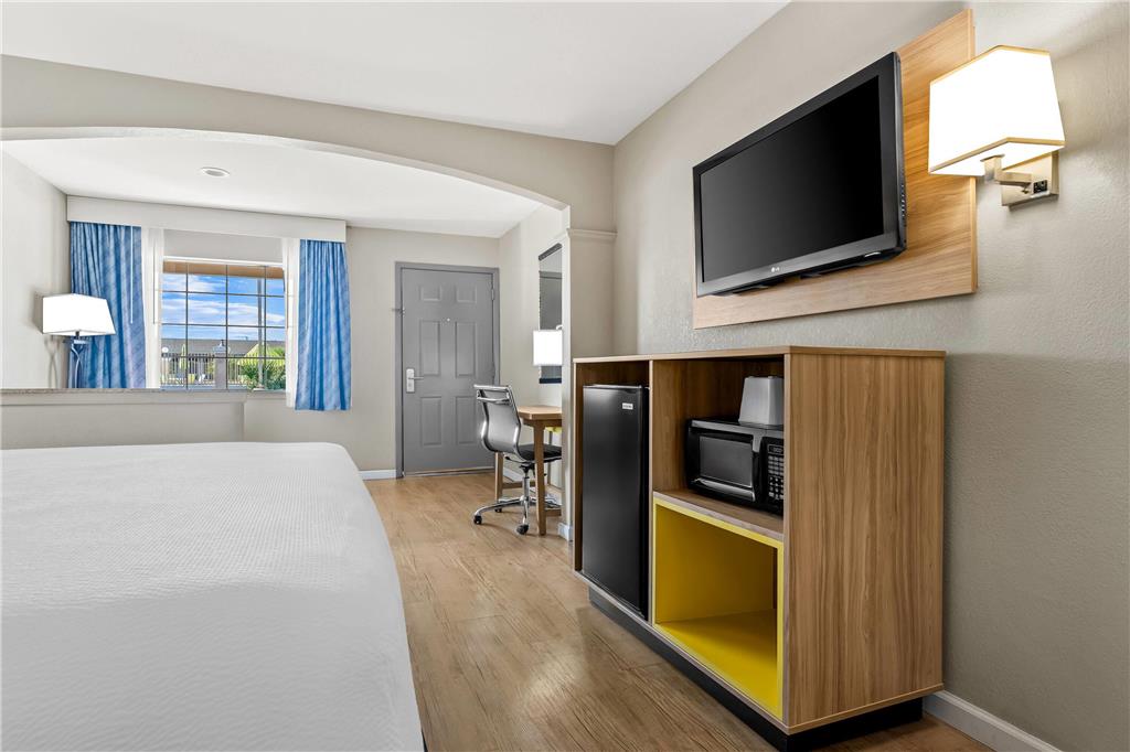 Days Inn by Wyndham Nacogdoches SFA University Downtown - photo 26