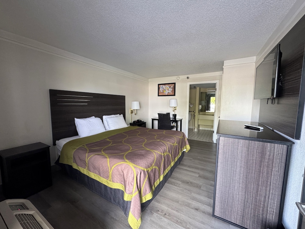 Super 8 by Wyndham Savannah - photo 18